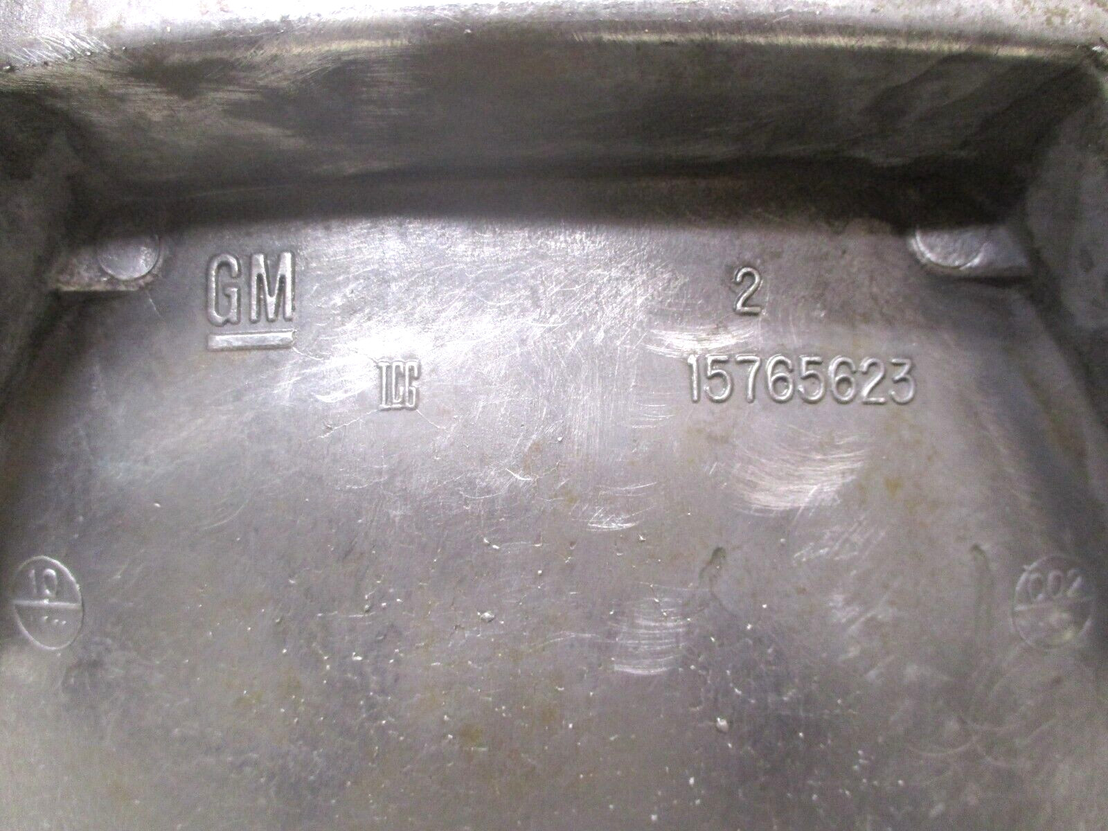 15765623 1999 to 2006 Silverado 2500 4L80E Transmission Dust Cover Shroud OEM