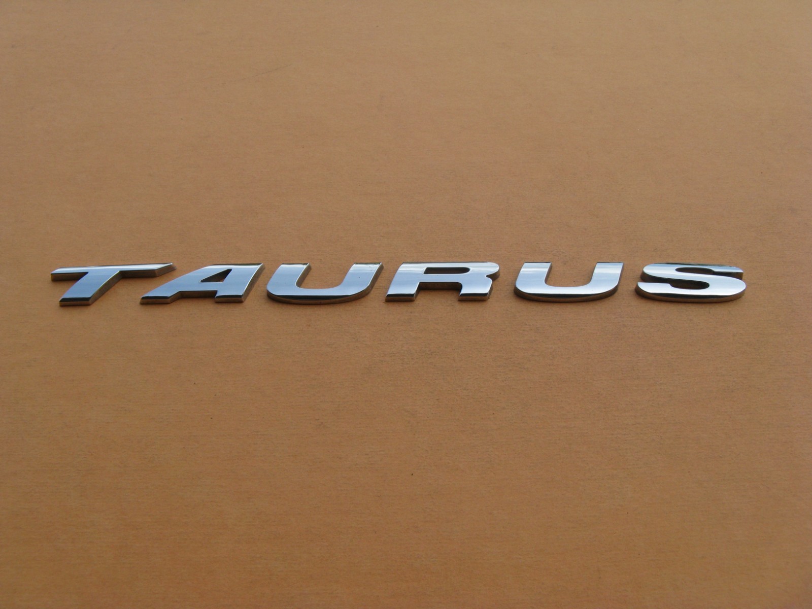 10 11 12 13 14 15 16 17 18 19 FORD TAURUS REAR LID EMBLEM LOGO BADGE SIGN A48425
