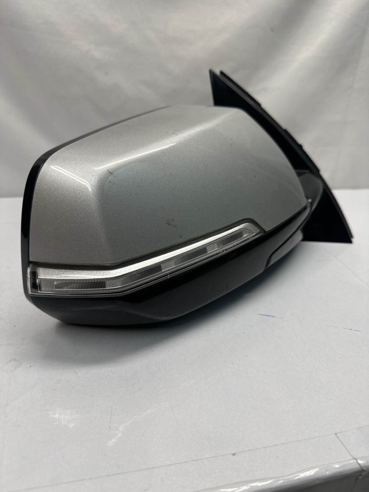 Chevy Traverse door mirror 18 right side t/signal b/spot 84498311 WA636R/17/GAN