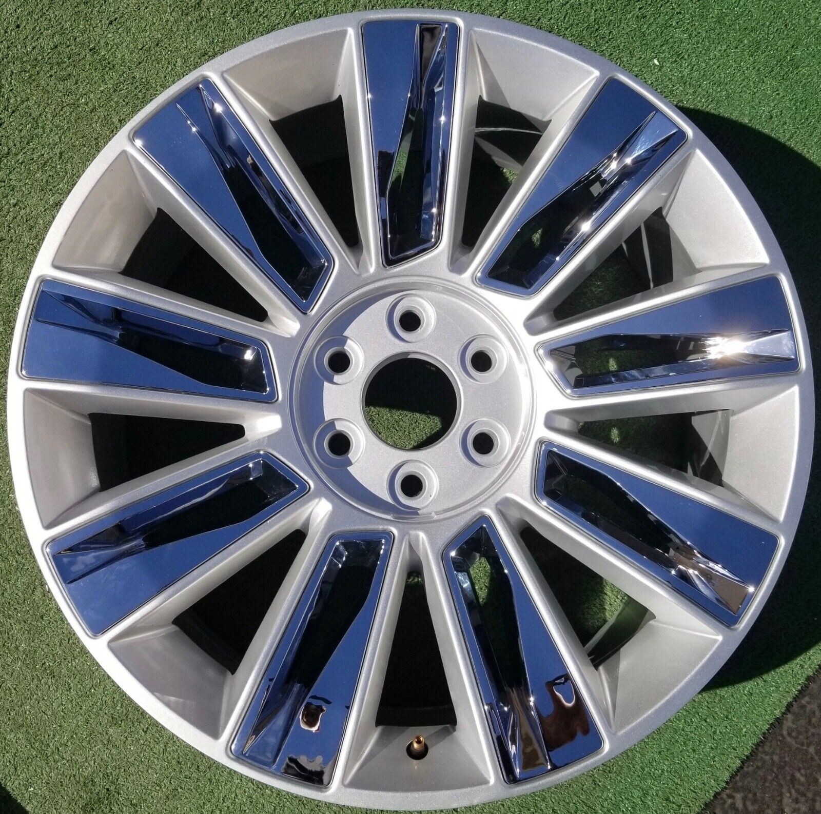 Cadillac Escalade Platinum SGG Wheel 22 In OEM Factory GM Spec 4740 22934656