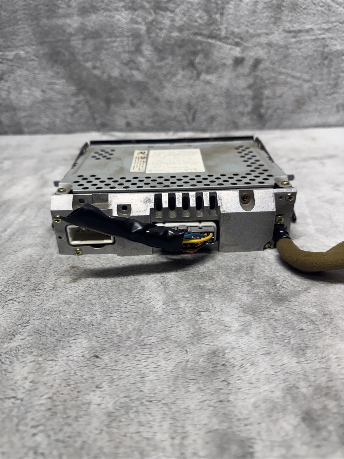 1998-2002 Isuzu Trooper AM FM Radio w/ Cassette Tape Receiver 8-97218-929-2
