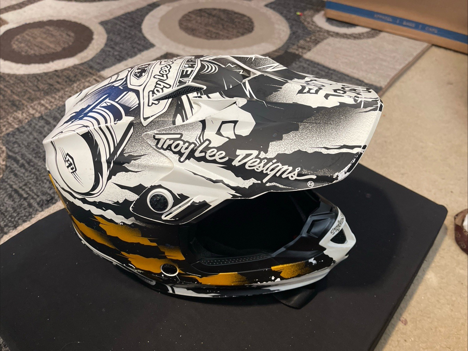 Troy Lee Designs 2021 SE4 40 Years EST. 1981 Motocross Helmet Size Men’s Medium