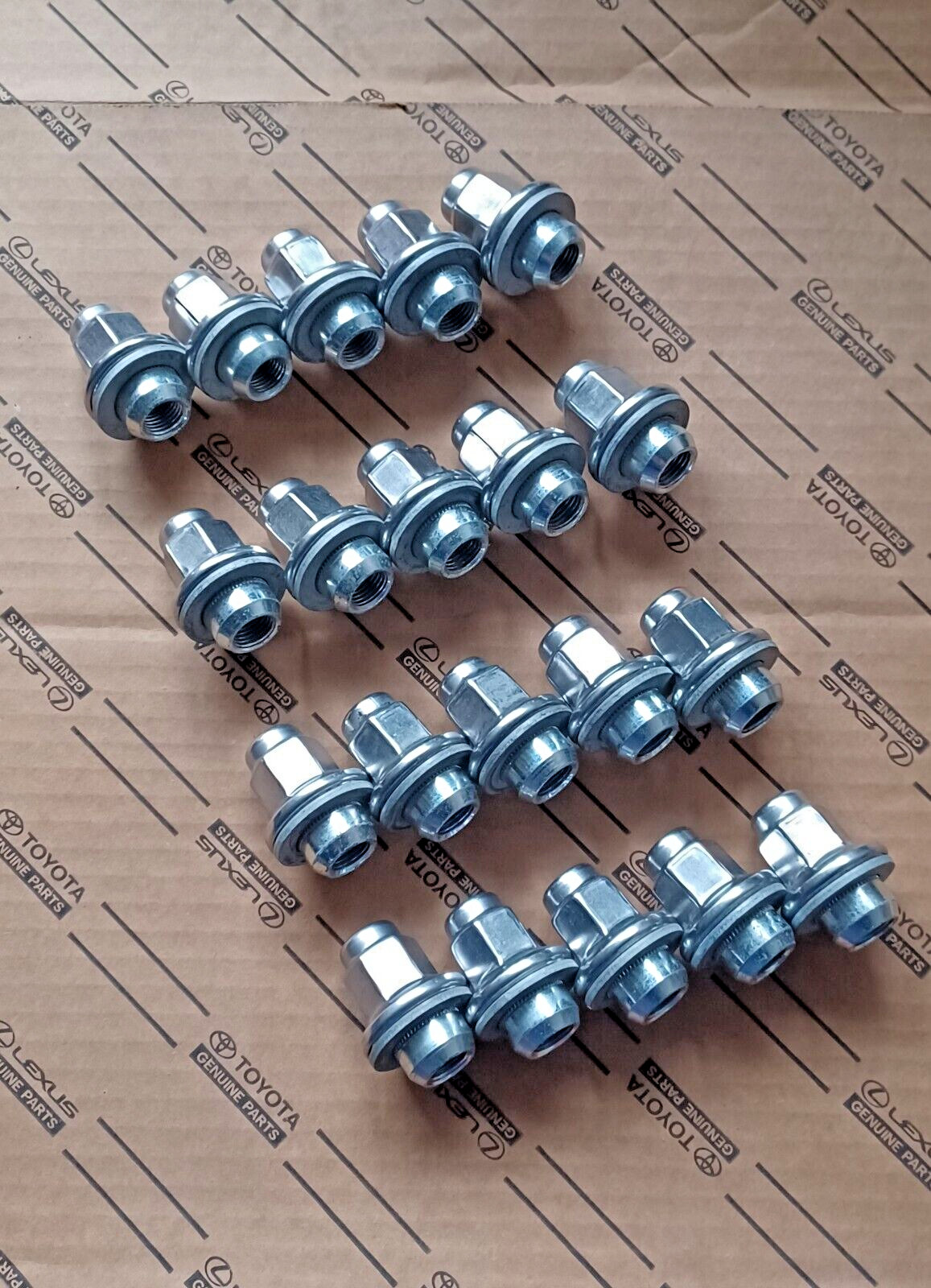 20 TOYOTA Sequoia 08 09 10 11 12 13 14 15 16 17 18 19 21 22 Lug Nuts Genuine OEM