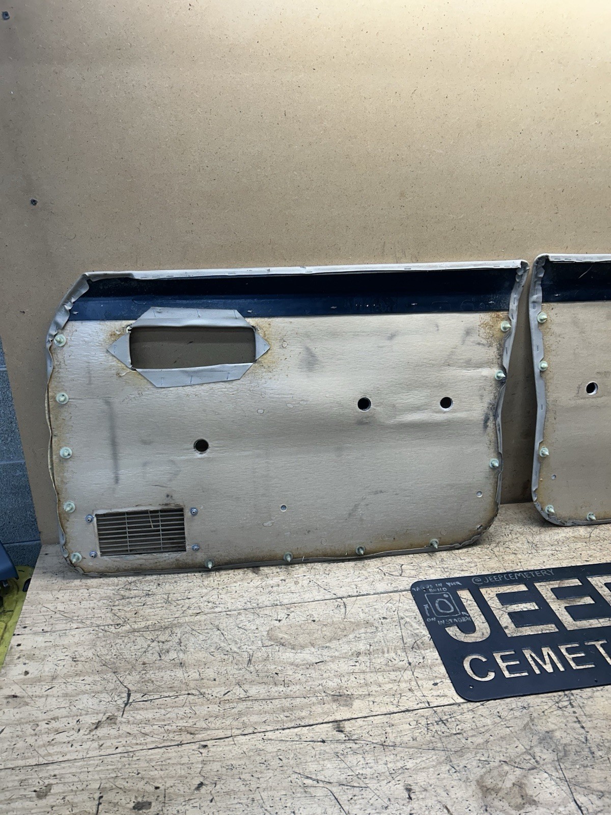 84-96 Jeep Cherokee XJ 4D Comanche MJ Tan Front Door Panel Set Manual Windows