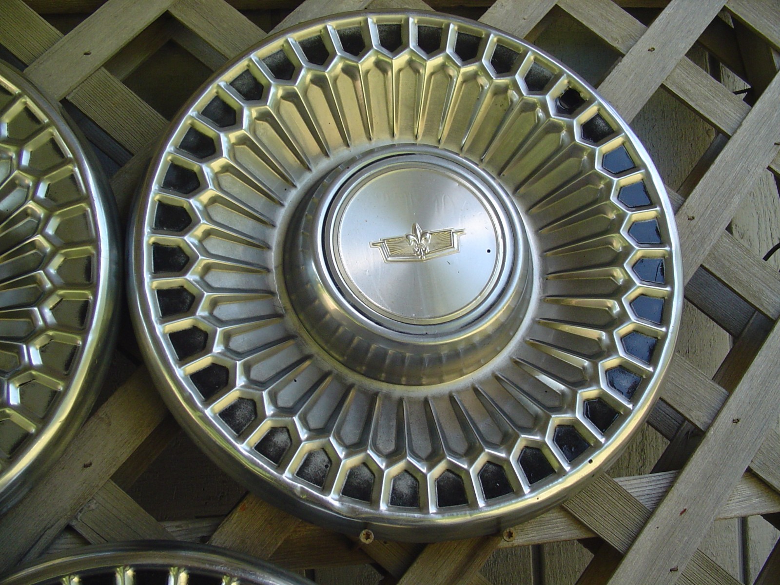 1977 1978 1979 CHEVY CHEVROLET CAPRICE VINTAGE HUB CAPS WHEEL COVERS CENTER CAP