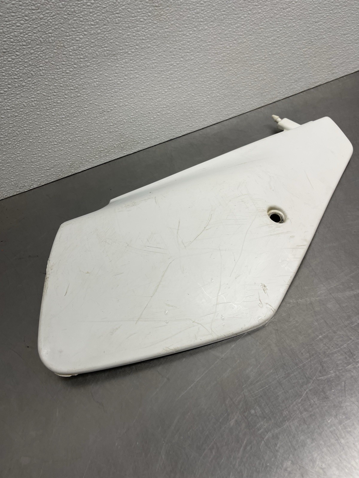1990 – 1999 1995 Suzuki DR250 DR350 OEM Right Side Cover Fairing Panel 47111-14D
