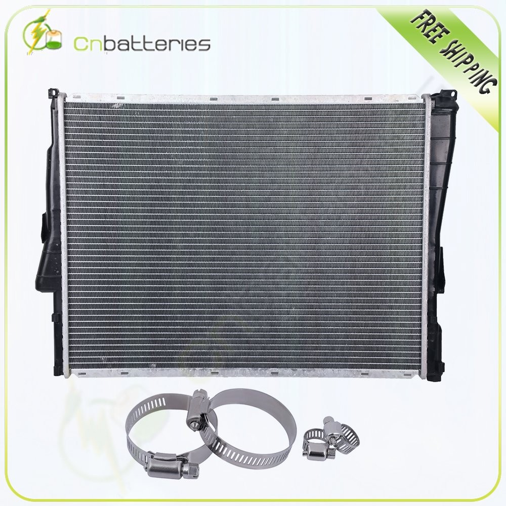 Radiator with 8-10mm 27-51mm Hose Oil Clamps Kits For 1999 BMW 323is 2636