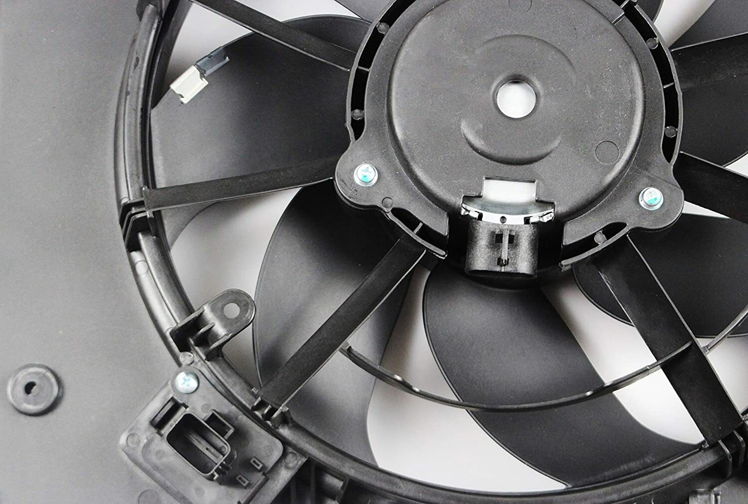 Engine Cooling Fan Assembly Fits Ford Ford Fiesta L4 1.6L 621-503 Be8Z8C607A