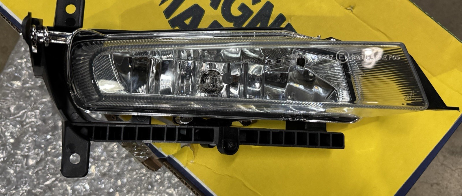 2003-2008 BMW Z4 Coupe Roadster Fog Light Right Passenger Side 305 079 002