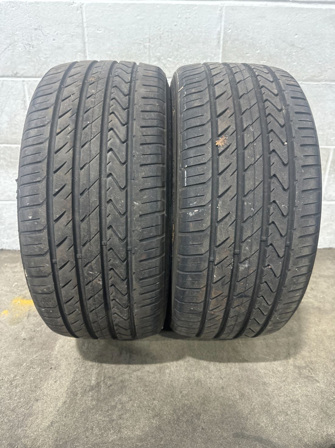 2x P245/35R19 Lexani LX Twenty 8/32 97 W Used Tires 2453519
