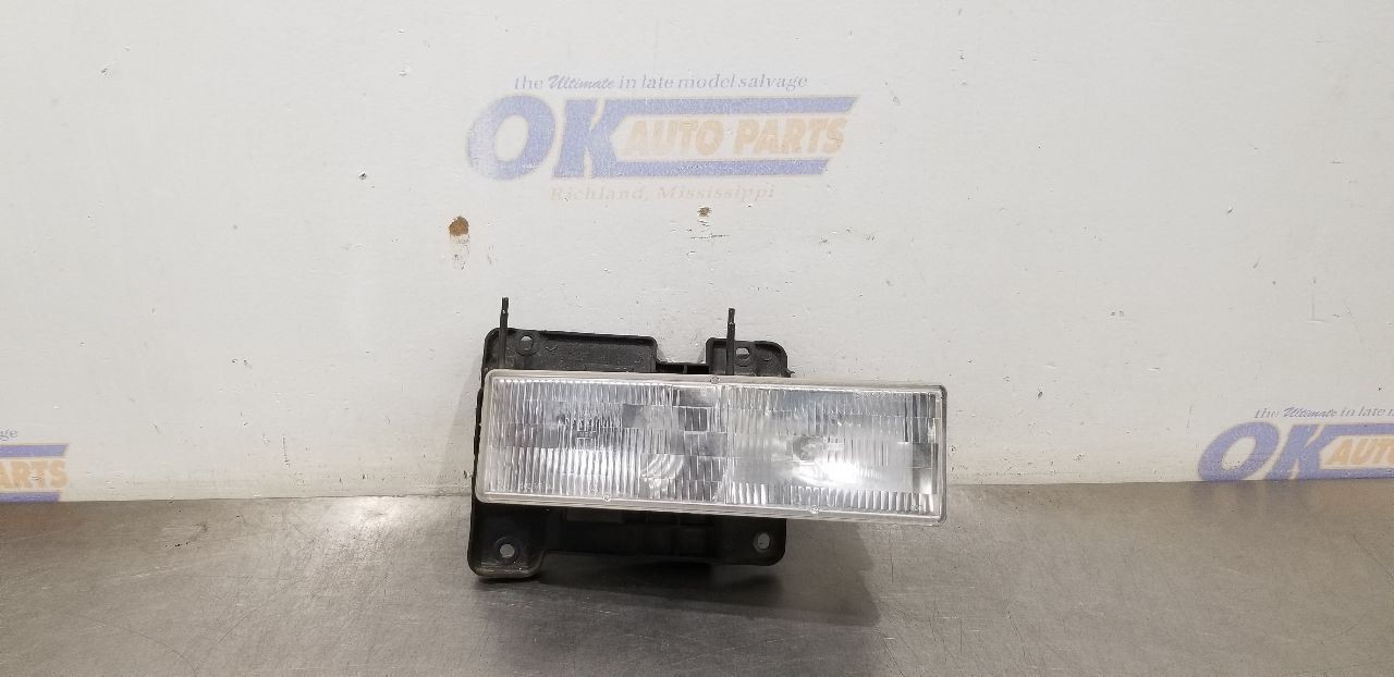 98 CHEVY SUBURBAN 2500 HEADLIGHT HEADLAMP RIGHT PASSENGER COMPOSITE