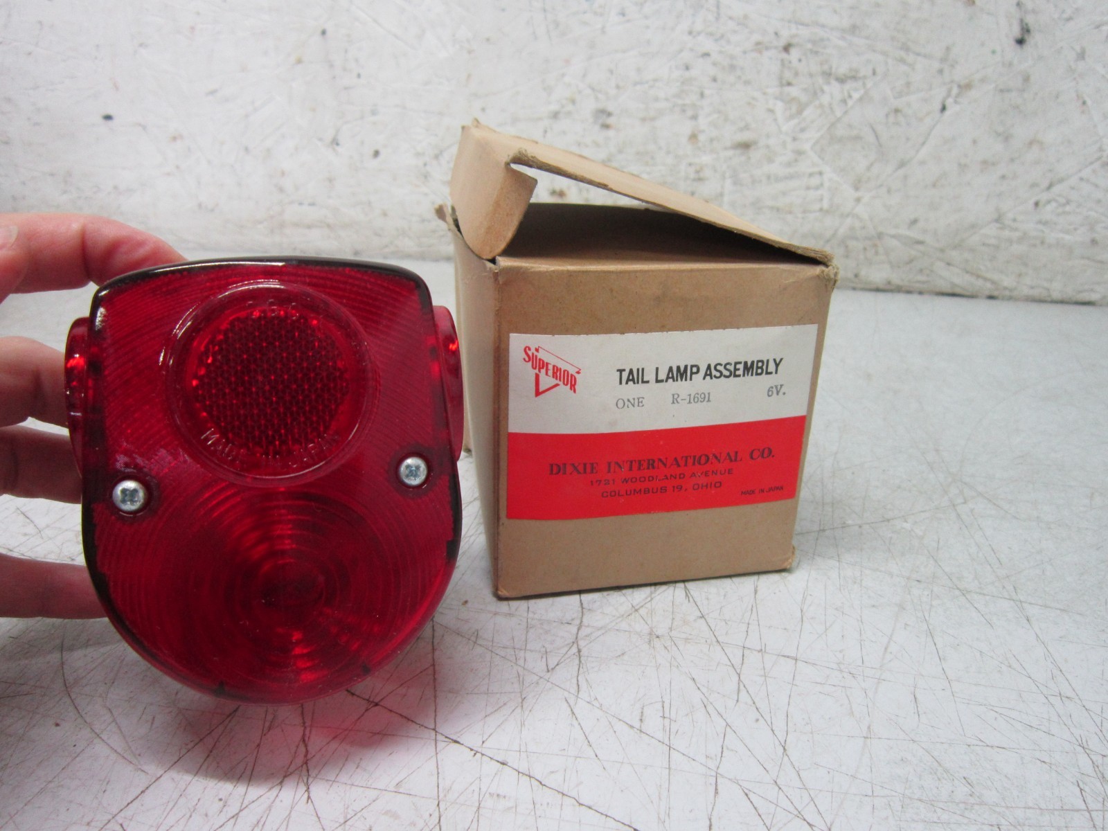 Superior Tail Lamp Assembly 6V R-1691 Dixie Int.
