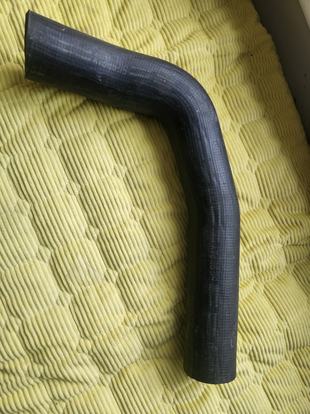 1969 1970 69 70 Chevy Chevrolet Impala NOS GM Radiator Hose 39425UE