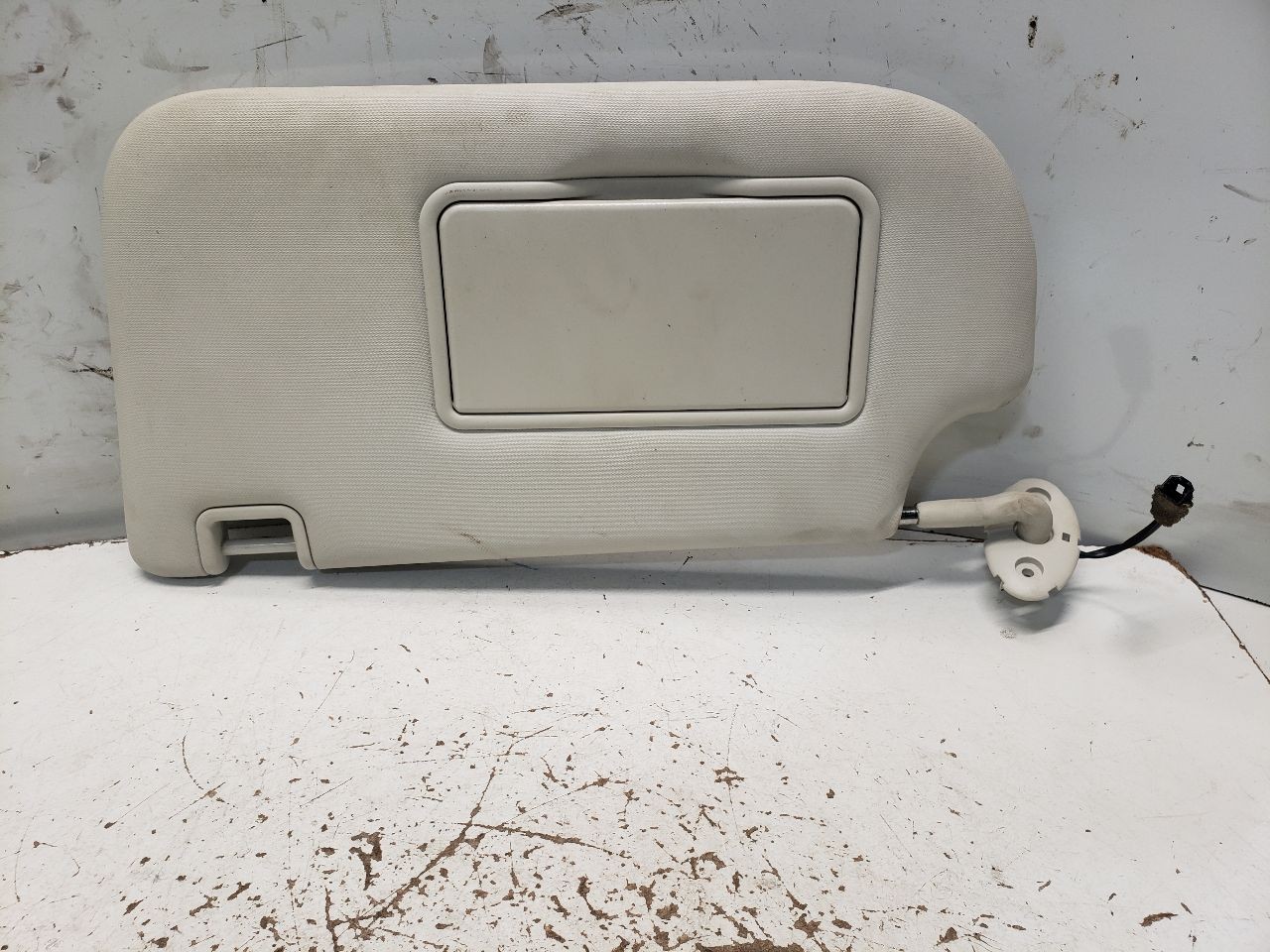 Used Left Sun Visor fits: 2013 Ford Escape w/sunroof w/illumination L. w/garage