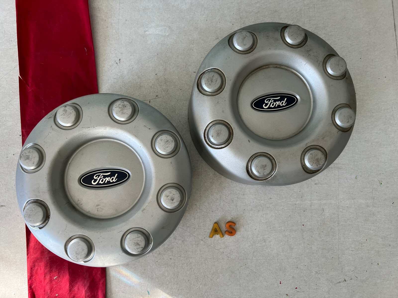 #AS (1) CHEAP 05 -16 Ford F350 SD Dually Rear SILVER Center Cap 5C34-1A096-XC