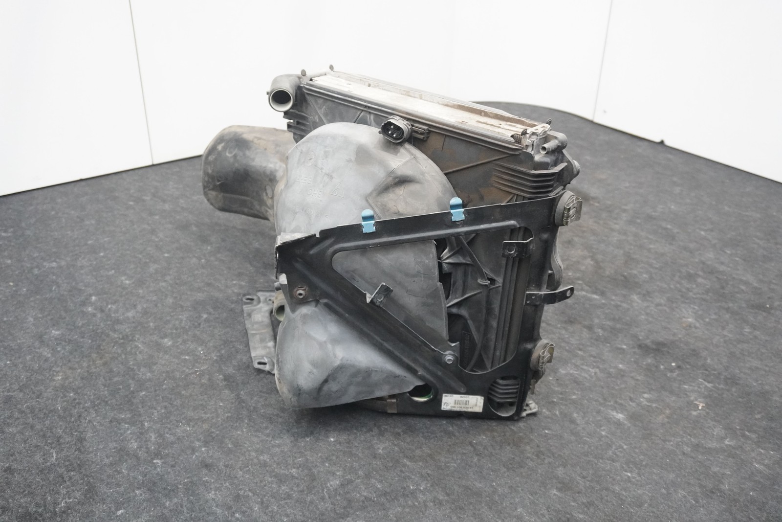 Right Engine Cooling Radiator Fan Condenser 99610613251 OEM Porsche 911 996 2001