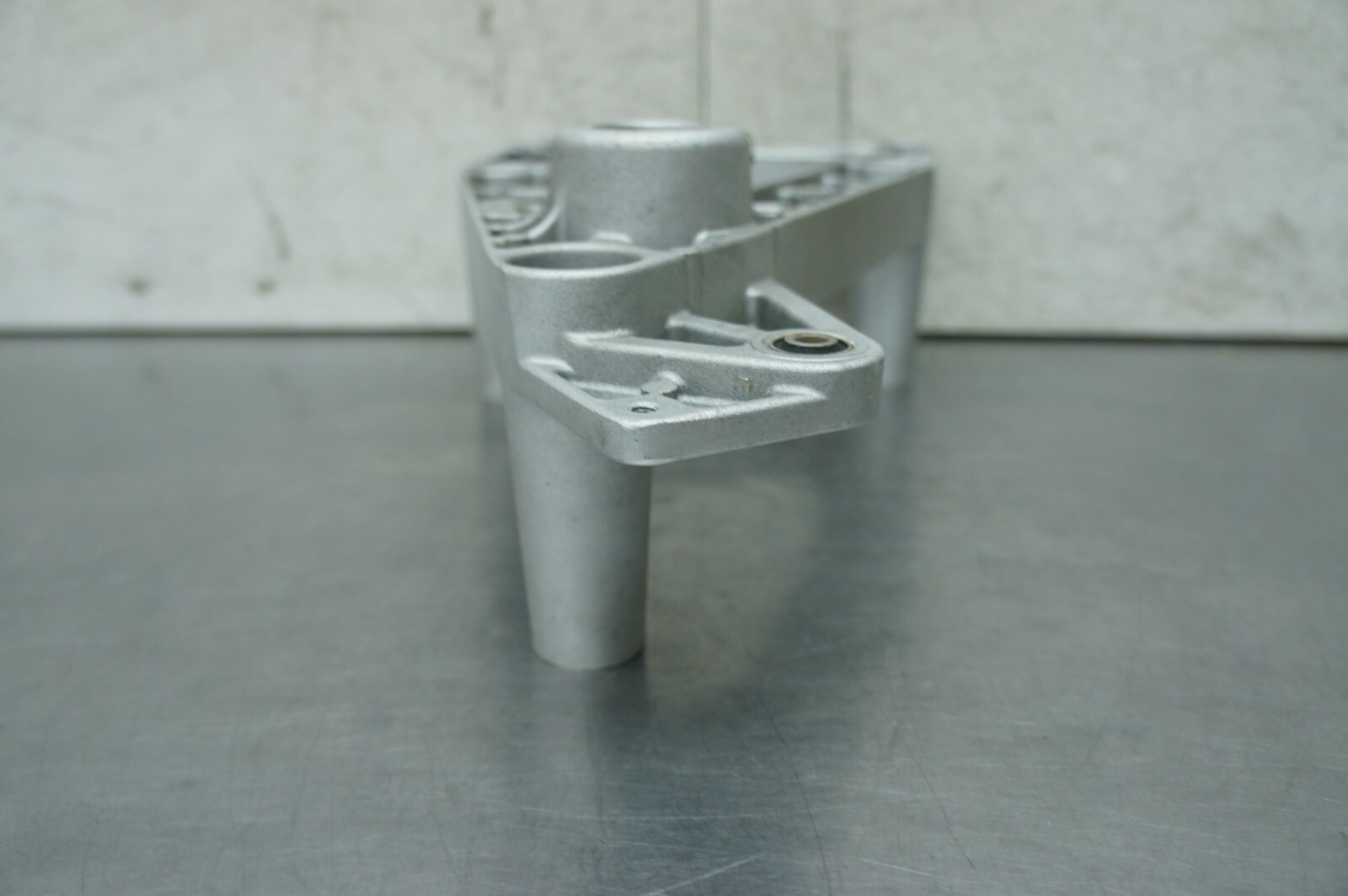375 G SYM CITYCOM 300 2013 OEM EXHAUST SUPPORT BRACKET