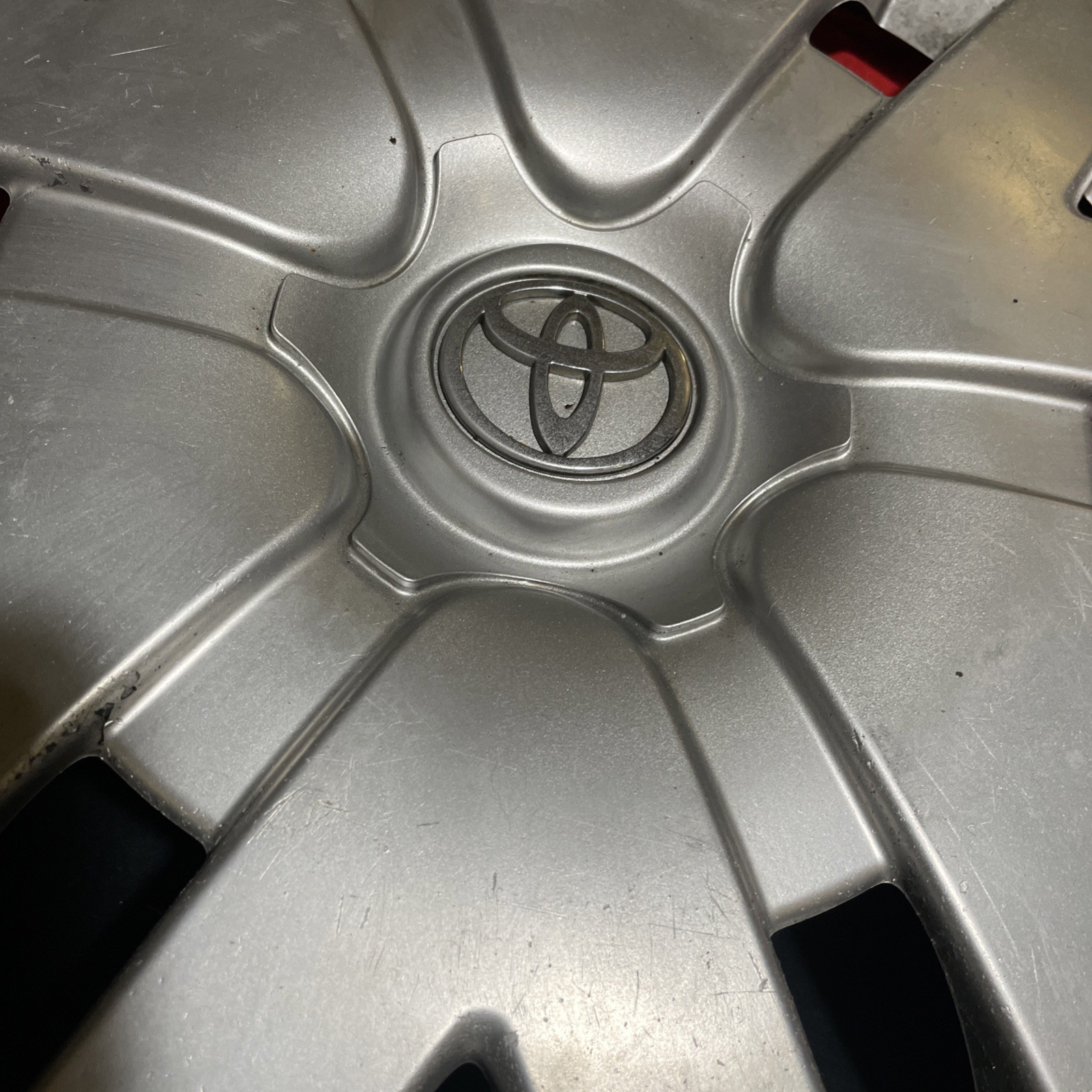 2004-2011 Toyota Sienna 16″ Wheel Cover Hubcap OEM 42621-AE030 CAP SILVER VAN OE
