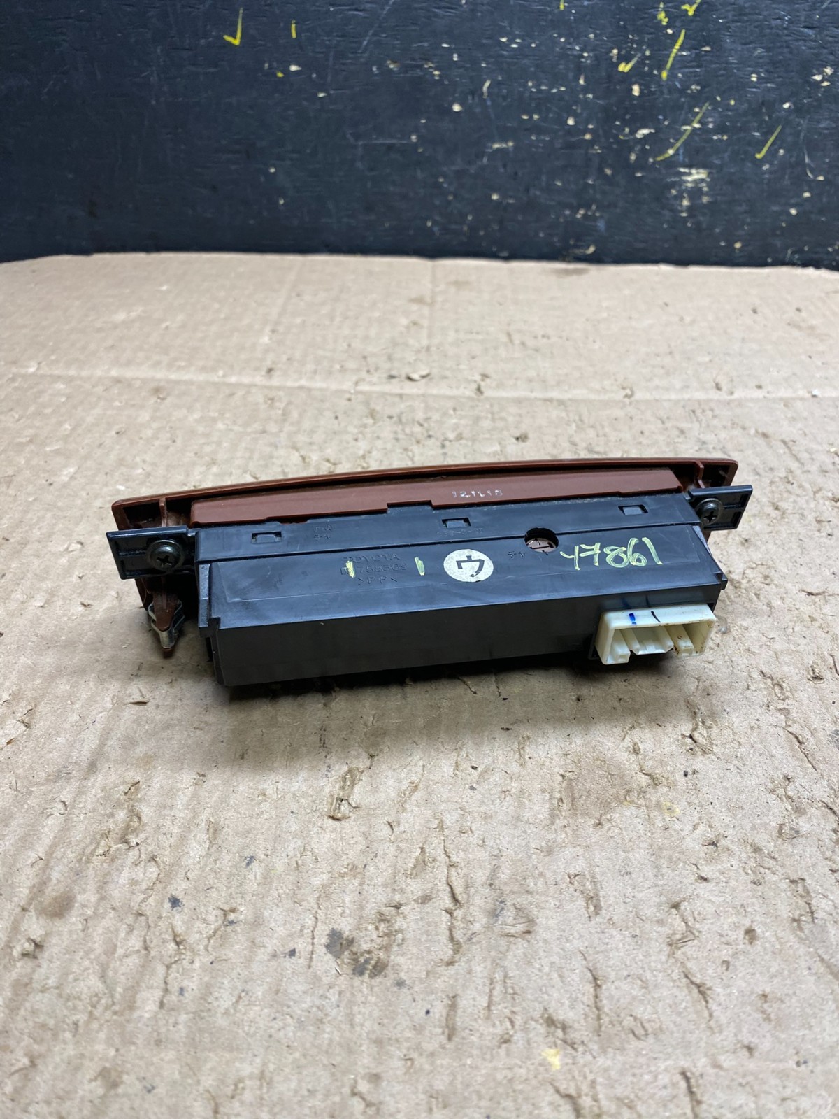 2001 to 2006 Lexus LS430 Front Heated Seat Control Switch Trim OEM Y7861 DG