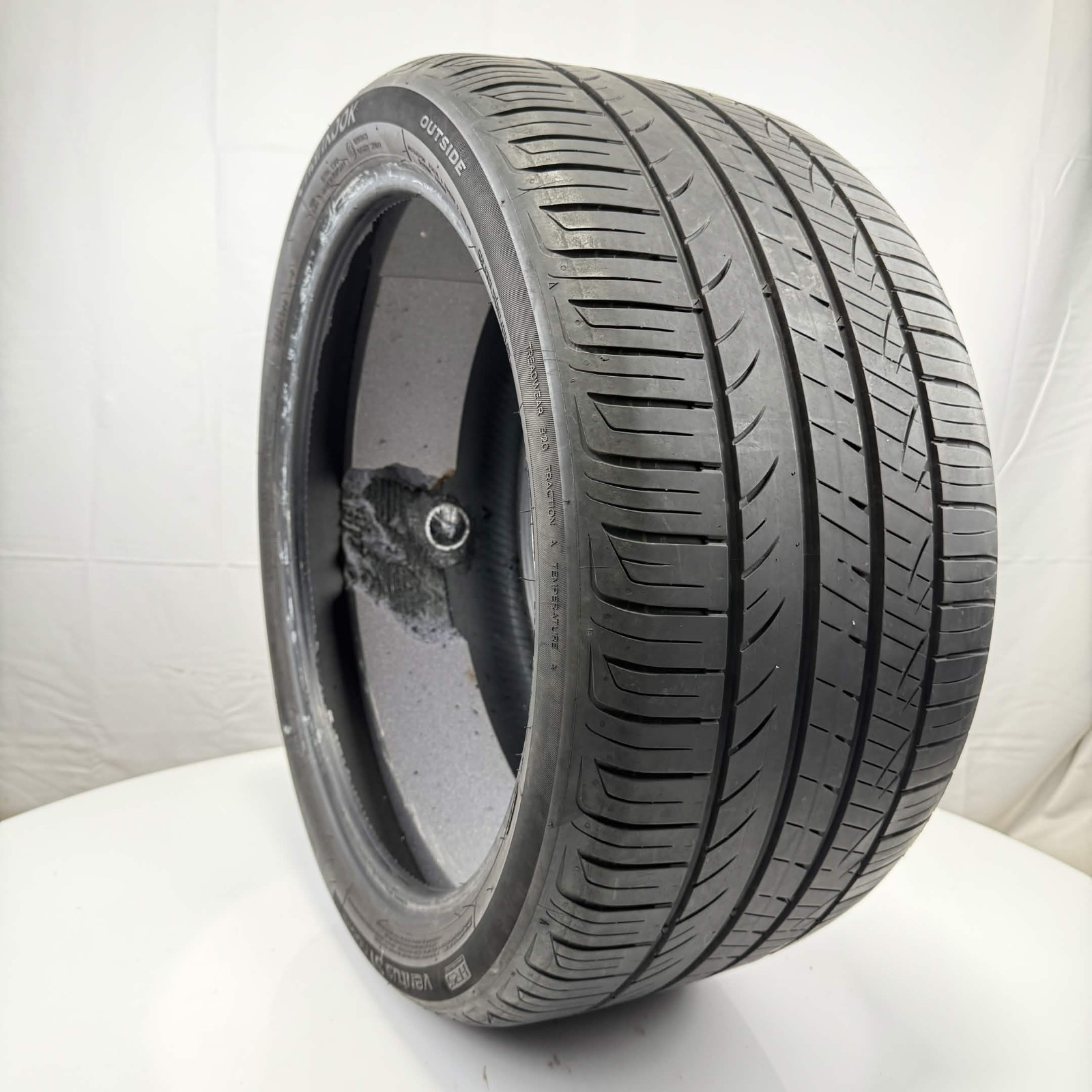 Used 285/35R20 Hankook Ventus S1 Noble2 MOE-S HRS 104H 7/32 (DOT 22)