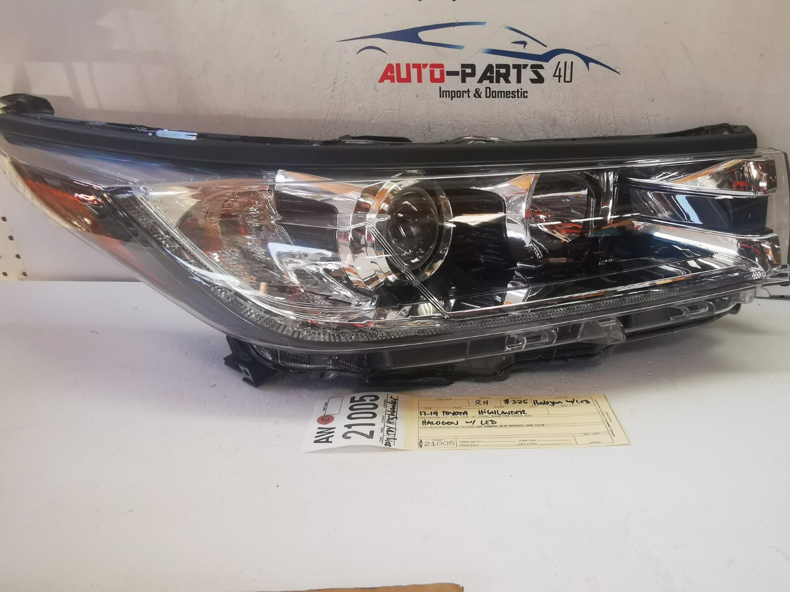 2017 2018 2019 TOYOTA HIGHLANDER RH PASSENGER HALOGEN LED HEADLIGHT OEM AW21005