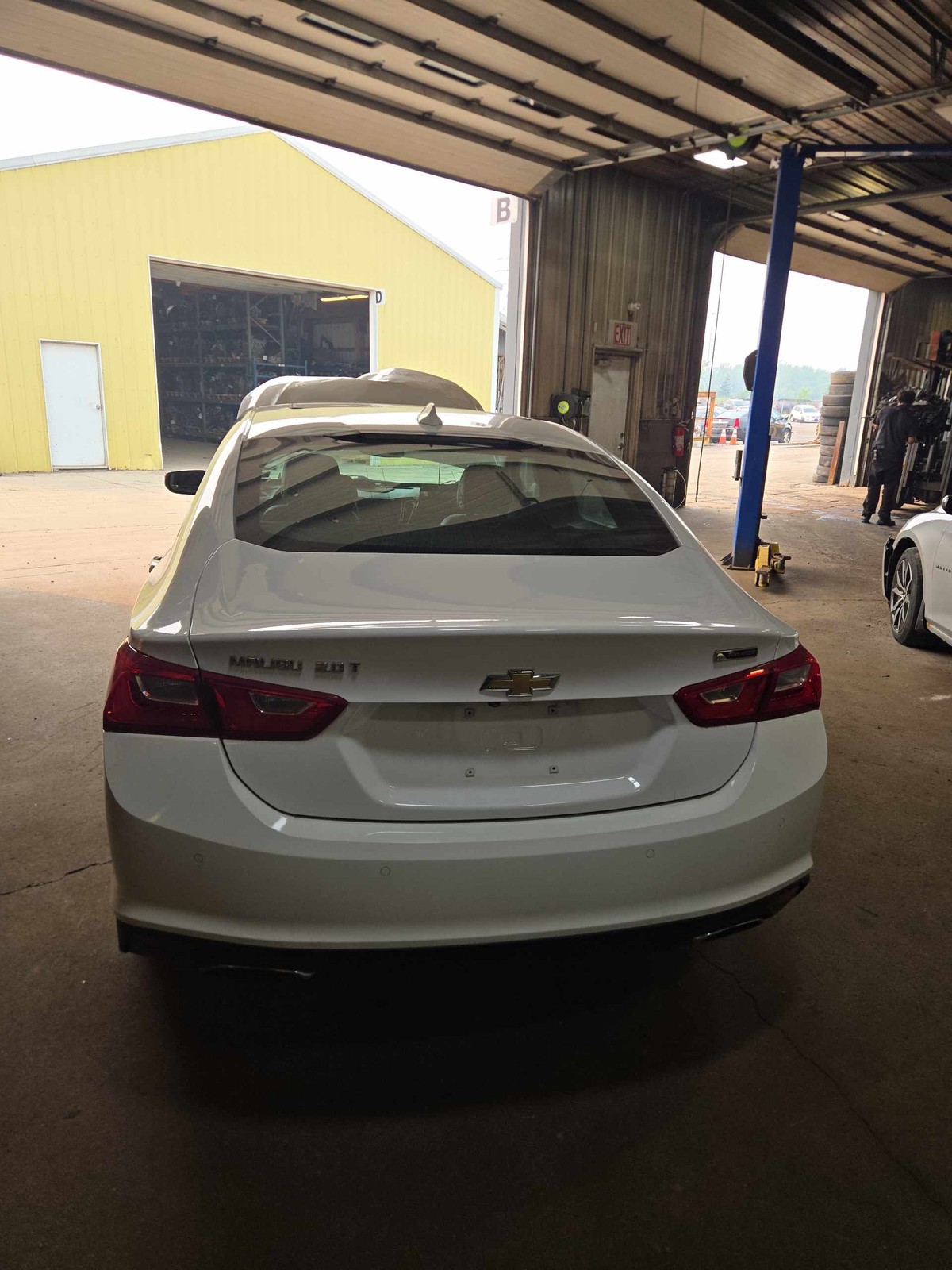 Used Front Right Door Assembly Front fits: 2018 Chevrolet Malibu VIN Z 4th digit