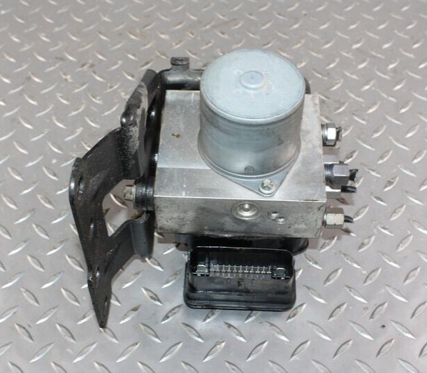 2014-2016 Ford F250 F350 SD ABS Anti-Lock Brake Pump Control Module Assembly