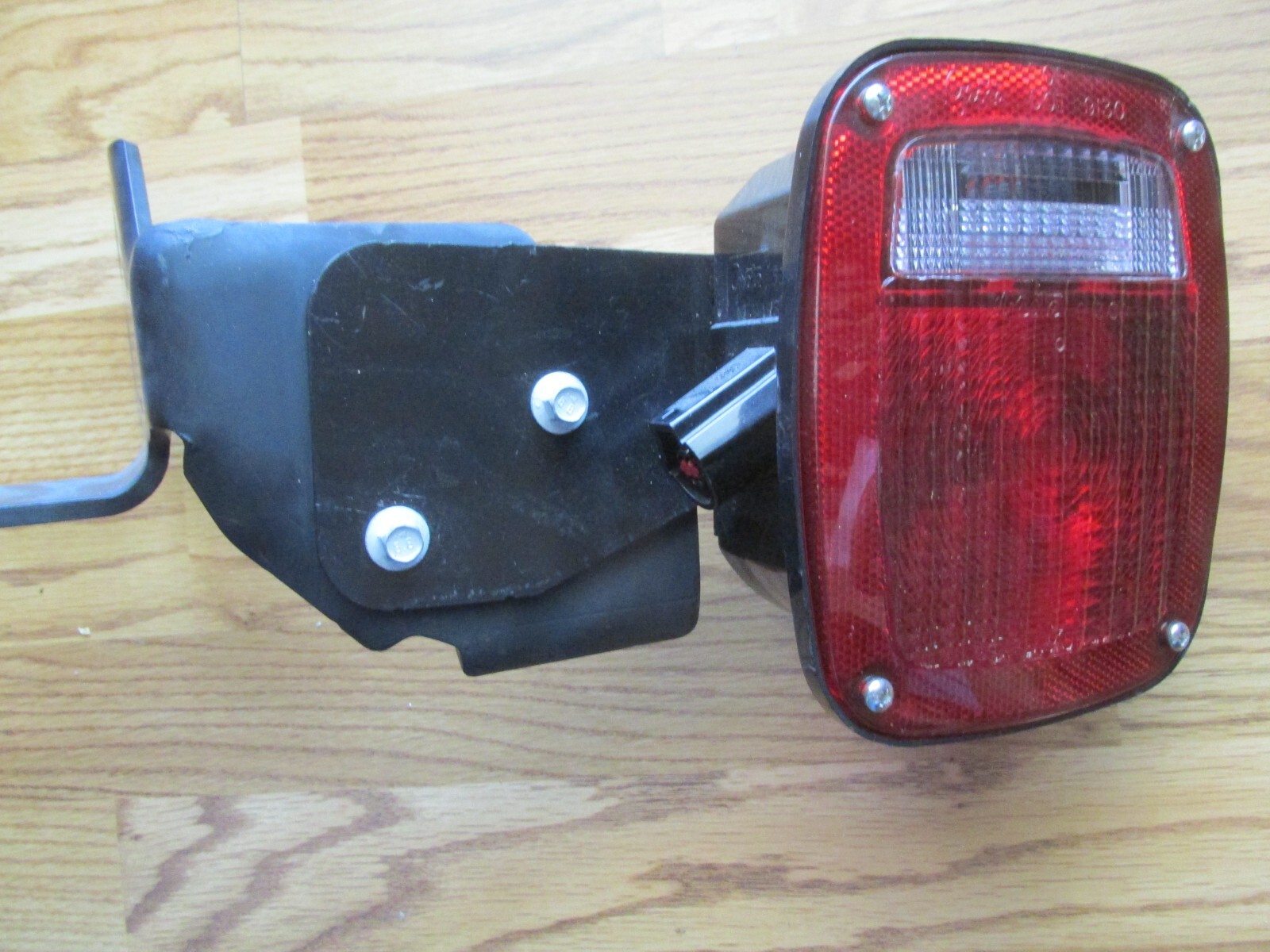 GROTE 9130 TRAILER TAIL LIGHT WITH DOUBLE FORD BRACKETS BOLTS NEW TAKE OFF FORD