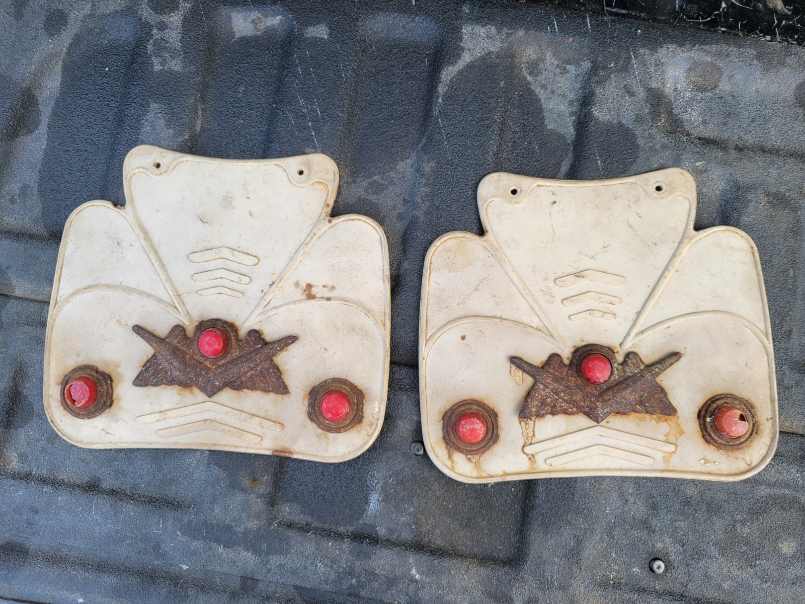 ​Vintage 60s White Rubber Mud Flaps Splash Guards Red Jeweled Reflectors Rat Rod
