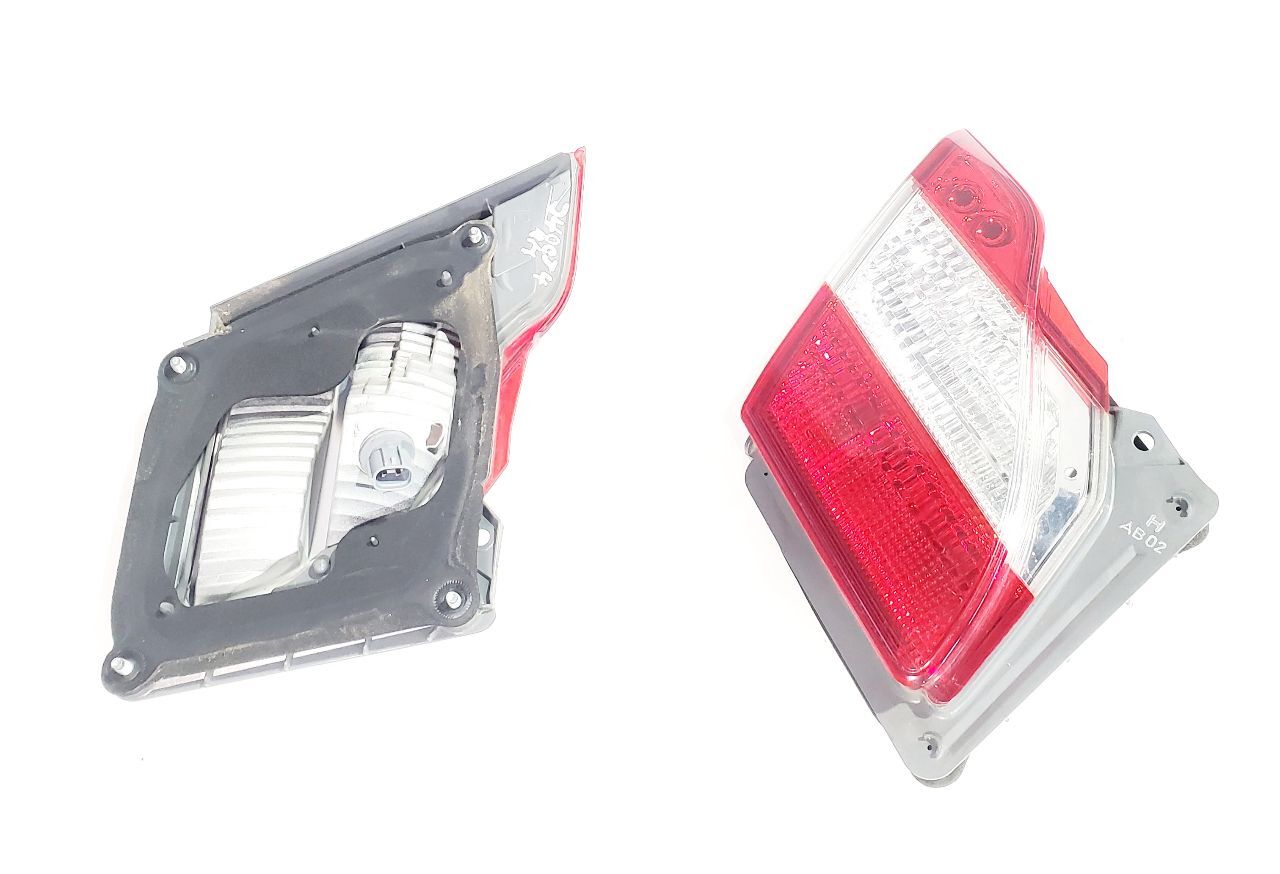 2011 2012 2013 Infiniti M56 OEM Pair Of Trunk Lid Mounted Taillight
