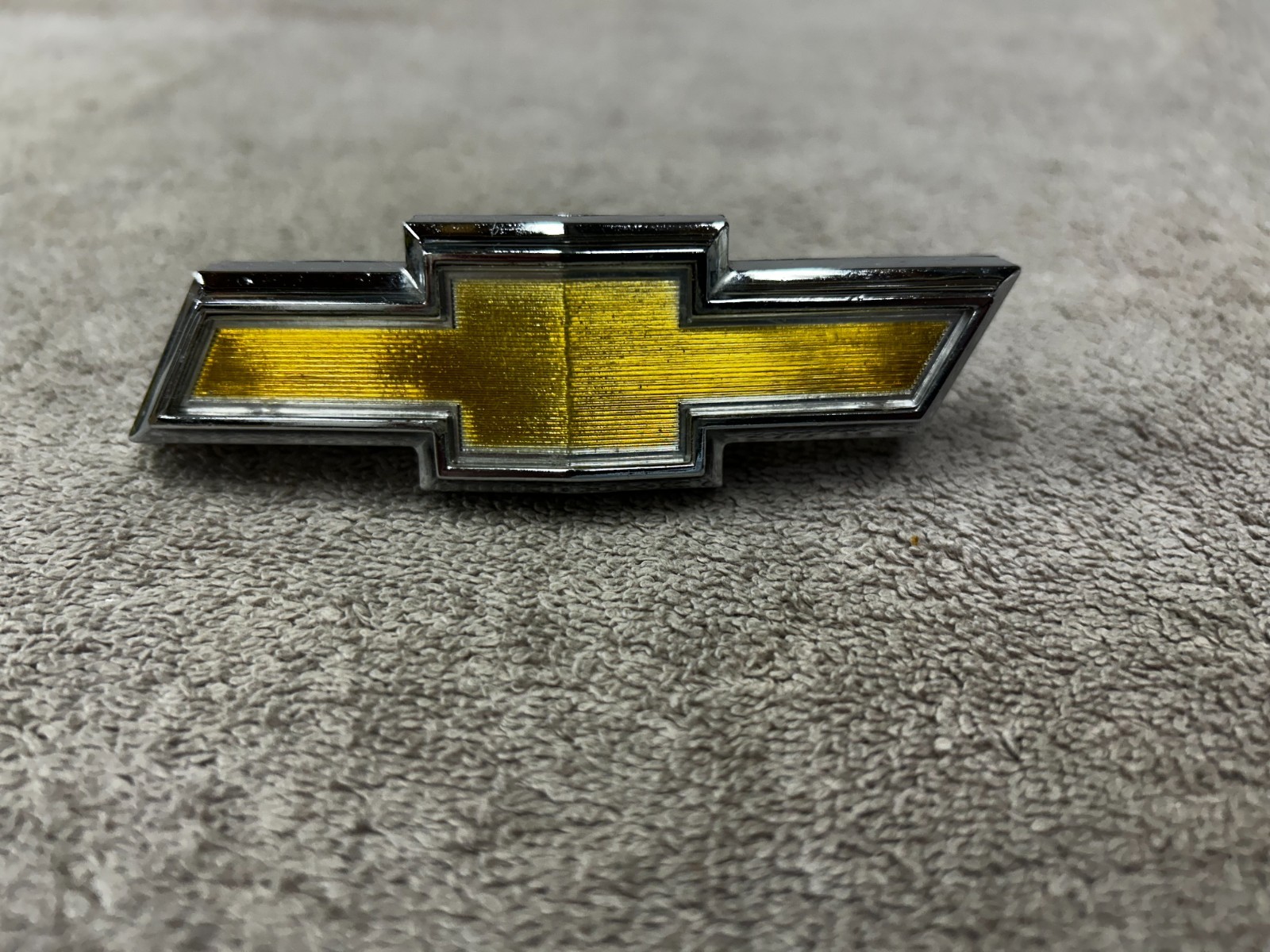 GM CHEVY CHEVROLET BOWTIE EMBLEM 377090 OEM NOS
