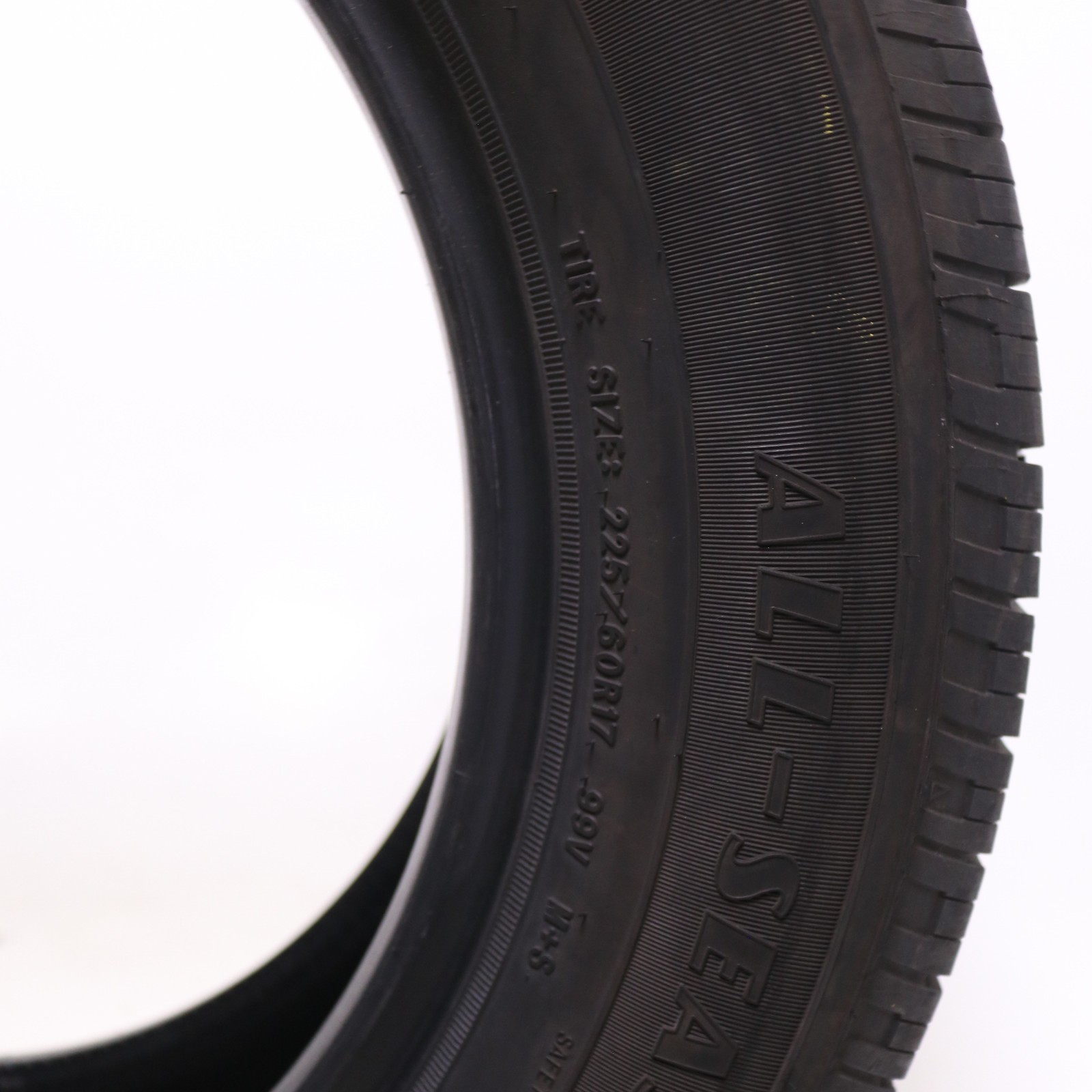 Set of 2 Used 225/60R17 Goodyear Reliant All-season – 99V – 8-8.5/32