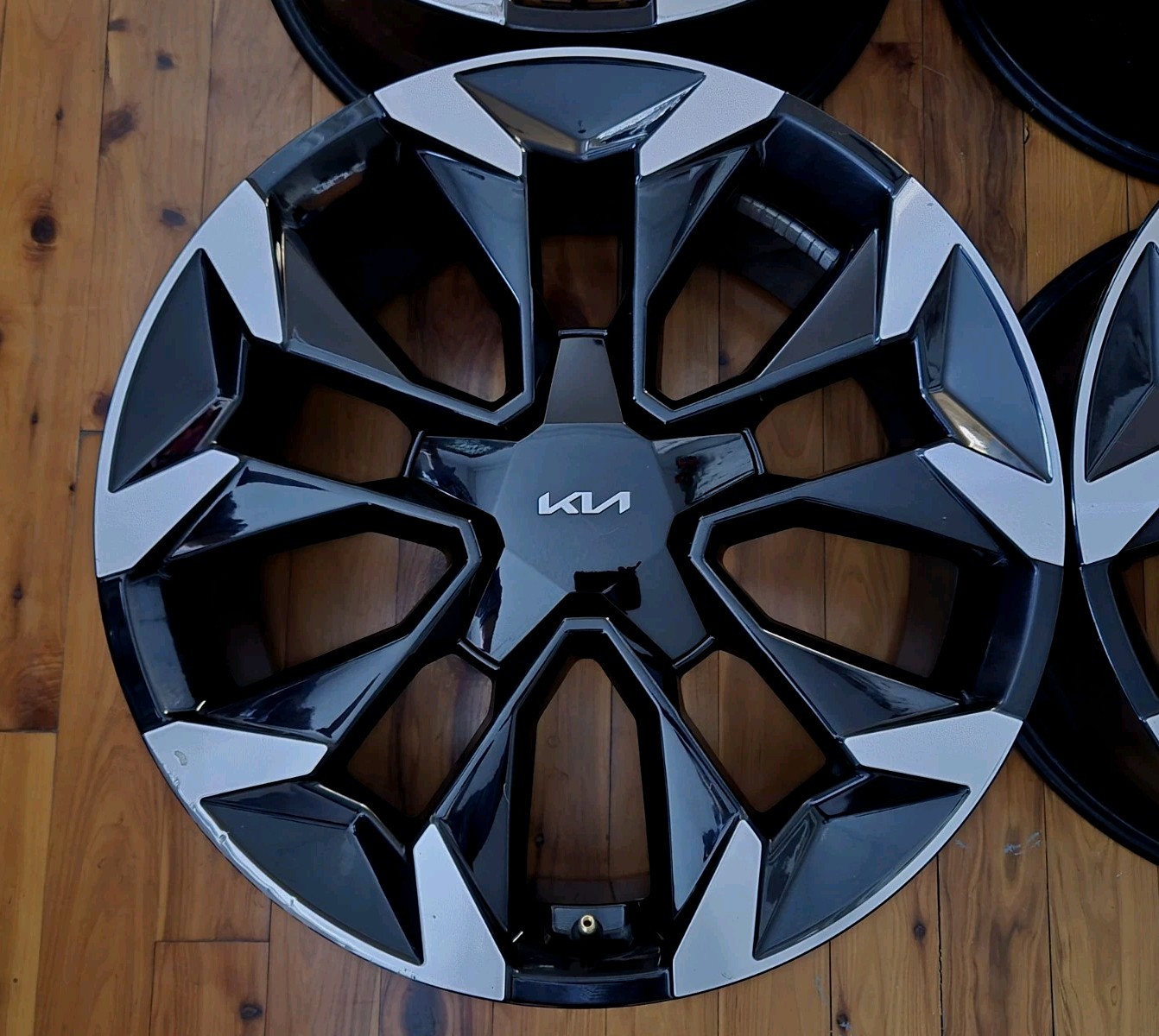 GENUINE 20×8 5 Kia Factory SINGLE Rim OEM 52910-P2810 Wheel 24 25 26 Sorento