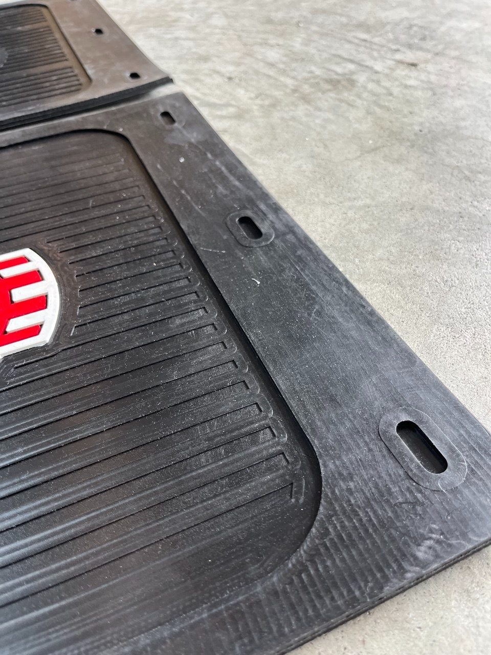 fits Kenworth Truck Mud Flaps Guards Flaps 15″W X 20″H Set (2)