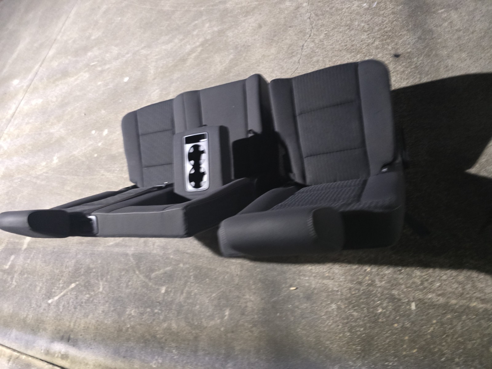 2015-2020 YUKON TAHOE 2nd Seat Bla SPLIT BENCH; CLOth LOCAL PICK UP ONLY