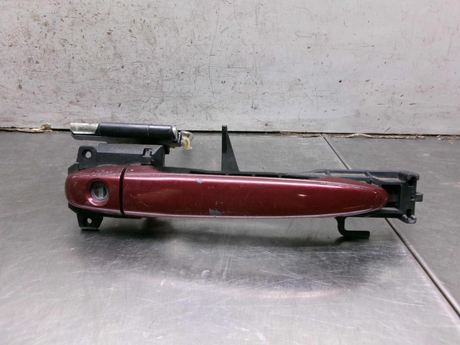 04 – 10 TOYOTA SIENNA RIGHT PASSENGER FRONT EXTERIOR DOOR HANDLE PAINTED RED