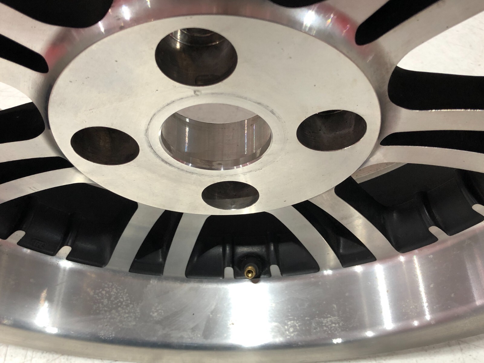09-23 HARLEY DAVIDSON TRI GLIDE OEM REAR 15″x5.5″ RIM WHEEL 83327-09 40900070