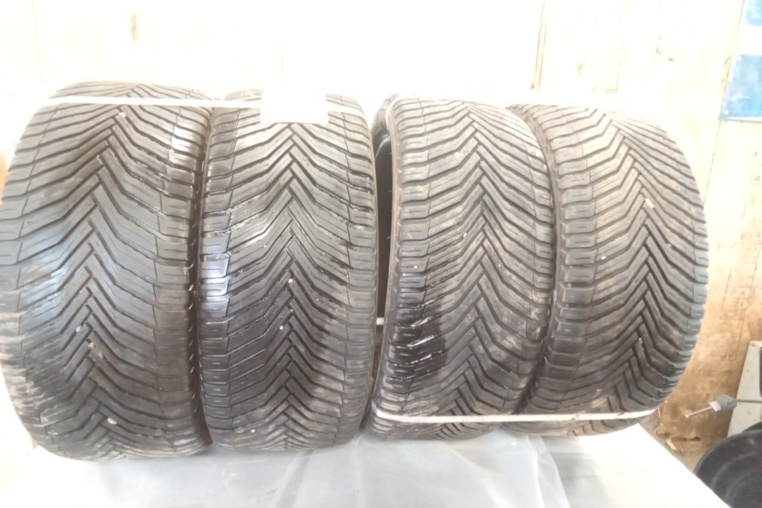 Set of 4 Used 255/40R19 MICHELIN CROSS CLIMATE 2 Tires w/ 9/32 Tread