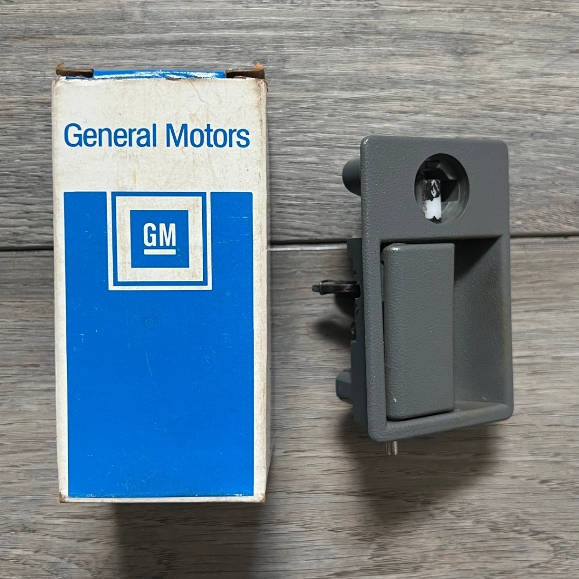 General Motors OEM Glove Box Latch Lock Assembly Gray Cadillac 94-99 NEW