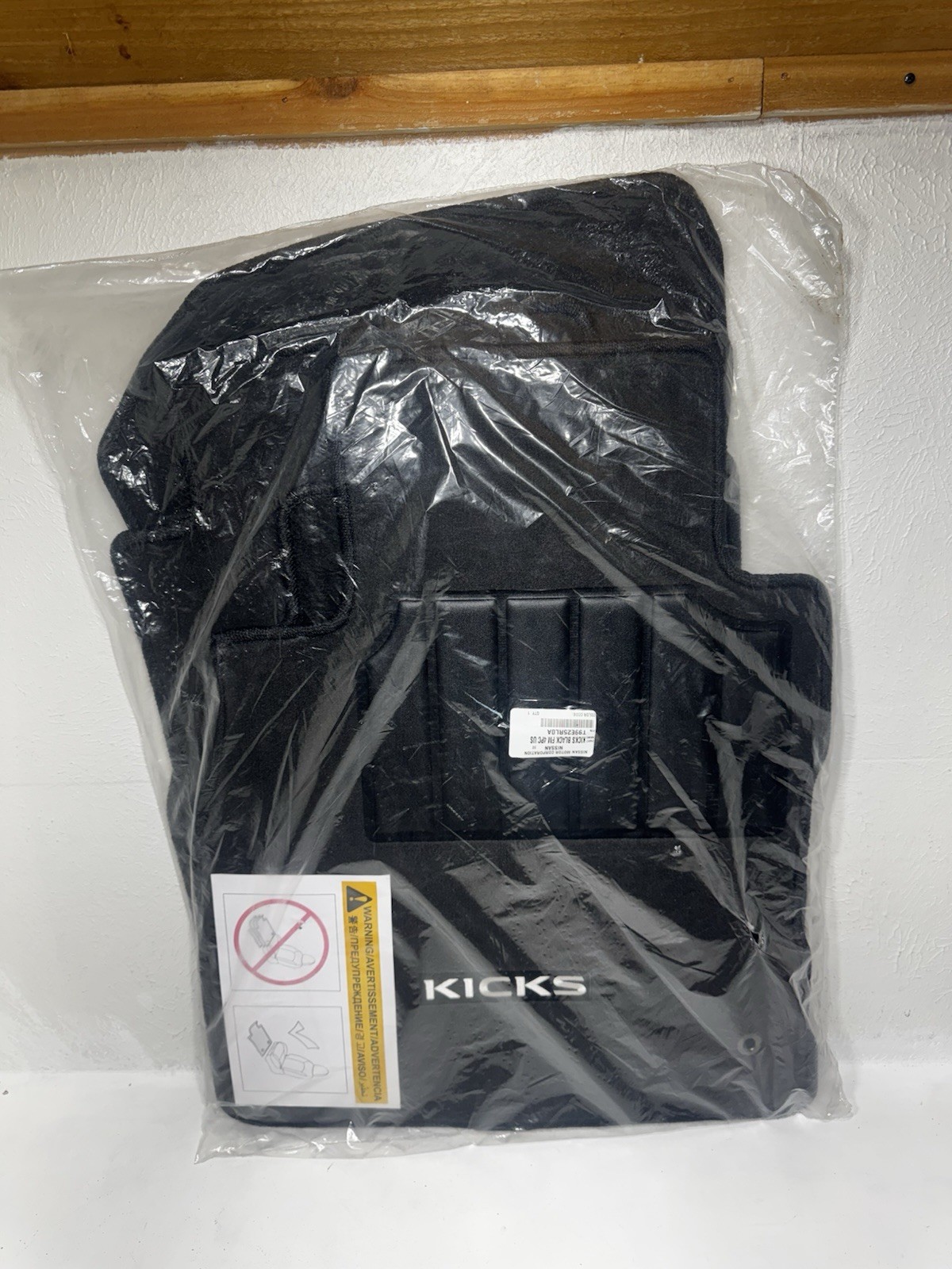 New NISSAN KICKS 2018-2024 OEM Black Carpet Carpeted Front & Rear Floor Mats Set