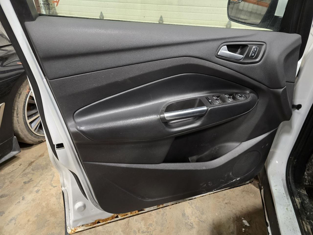 Passenger Side View Mirror Painted Cap Without Memory Fits 17-19 ESCAPE 1535679