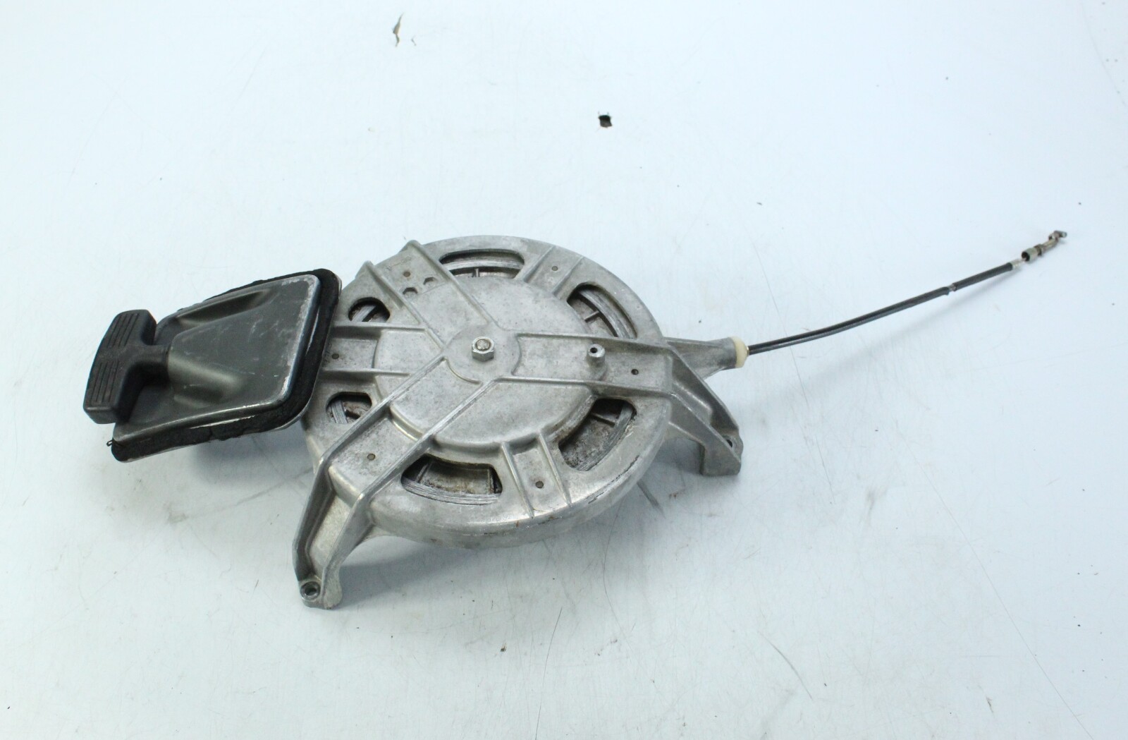 811912M Yamaha Mariner Recoil Starter Housing Manual Pull Start 25 30 HP