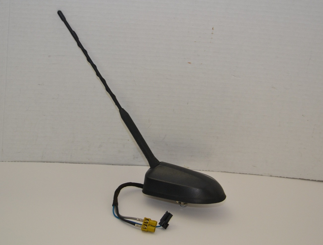2013 2014 2015 2016 FORD ESCAPE FUSION ROOF MOUNTED RADIO ANTENNA W/ MAST OEM