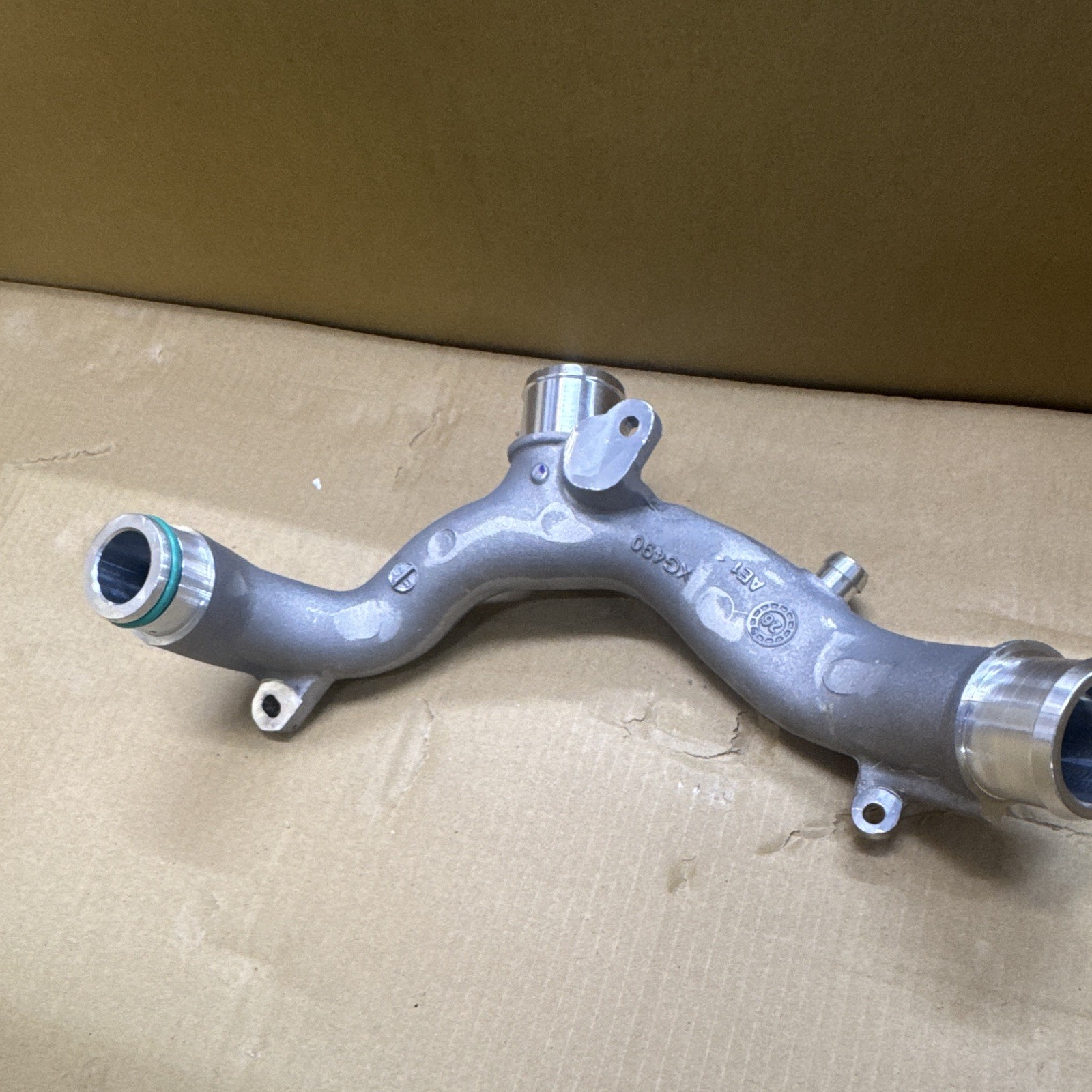 GENUINE Upper Coolant Outlet Pipe Defender For Land-Rover 5.0L V8 SC LR186859