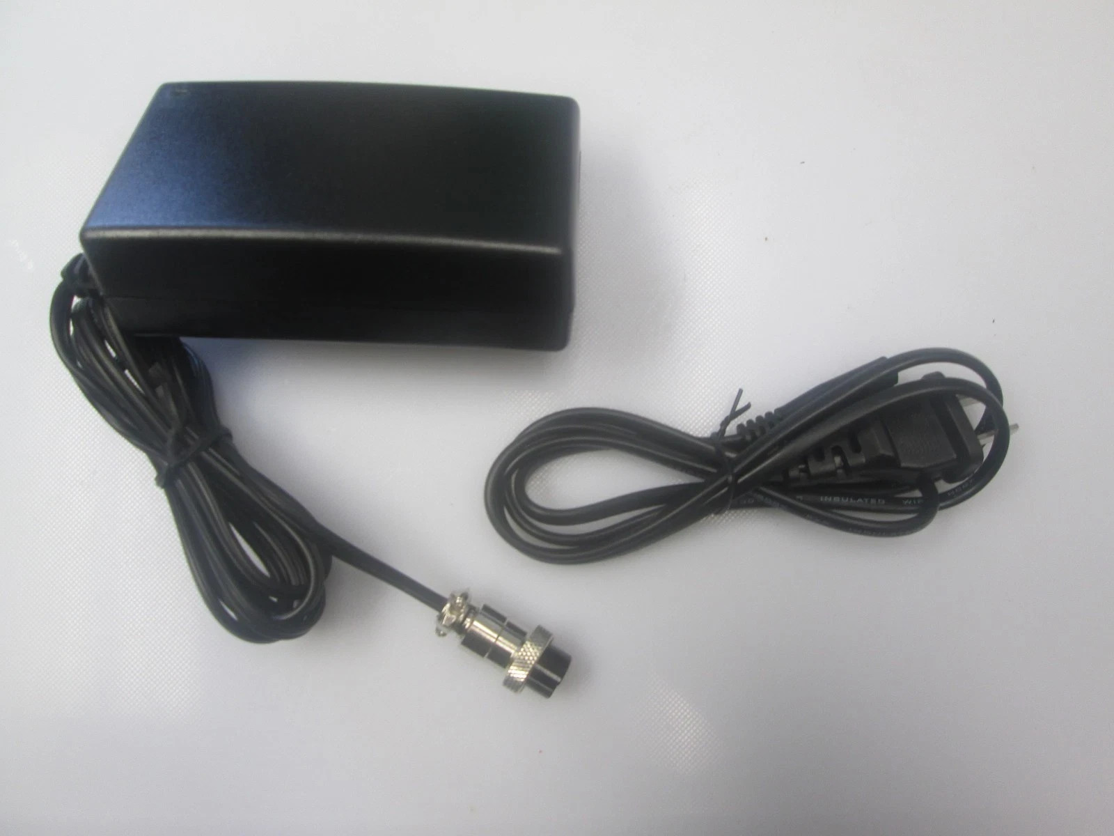 12V Battery Charger with 3 female Prongs PART03001