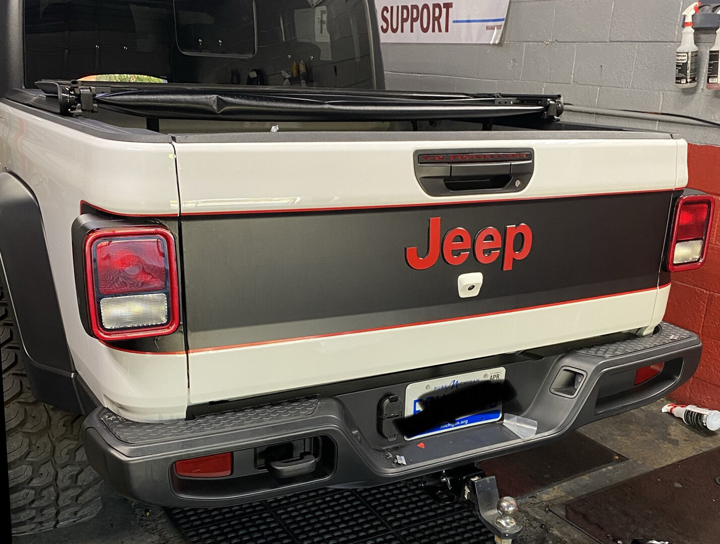 2-Layer Gladiator Blackout Tailgate Decal Set – Fits Gladiator