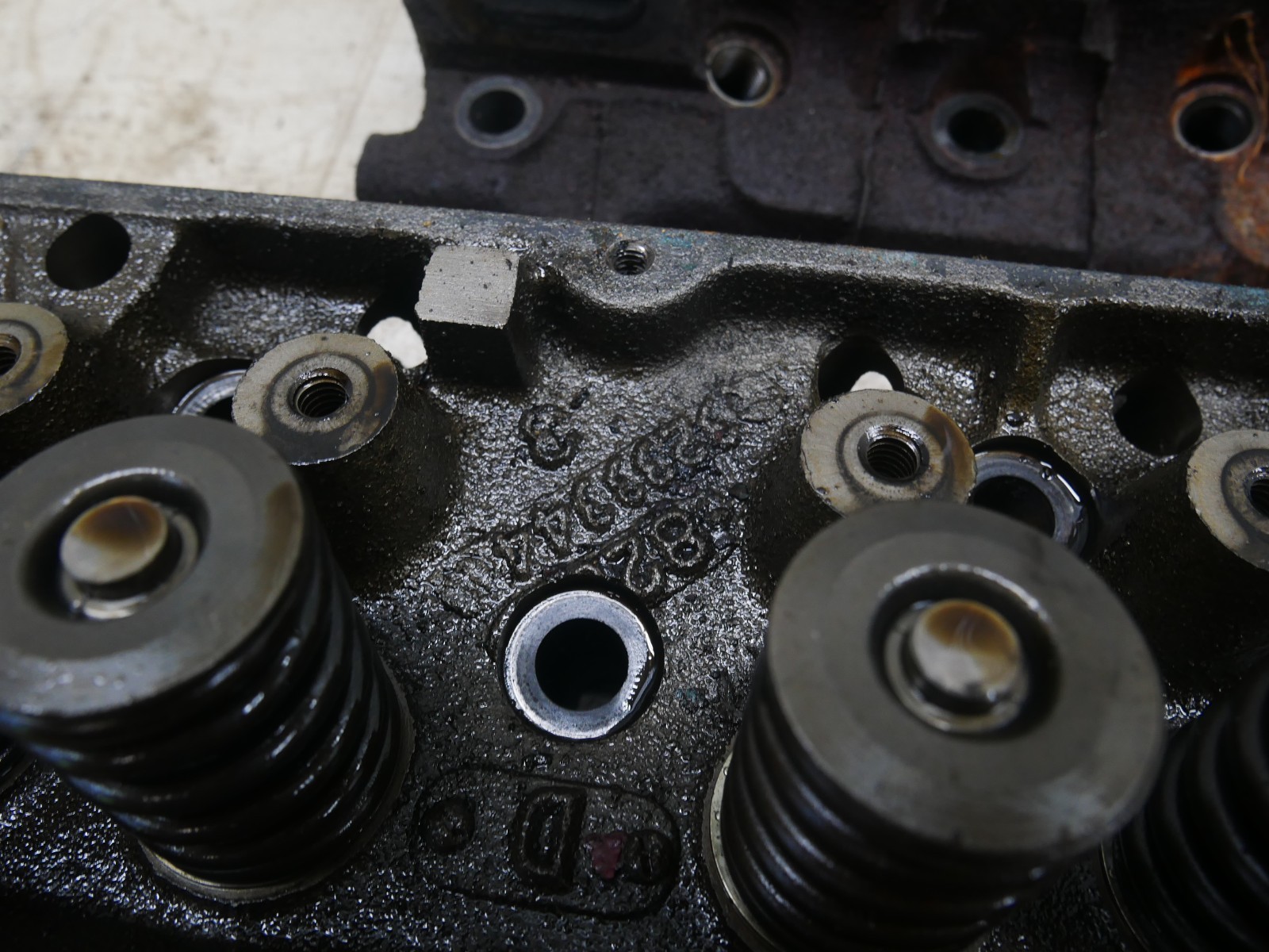 AMC Jeep 304 360 401 V8 3233344 Cylinder Heads Cores For Rebuild