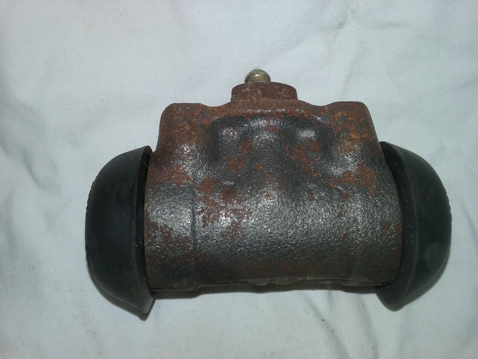 1973-1977 Ford Wheel Cylinder NOS Right Rear D3TZ-2261-C F150 F250 – 812F
