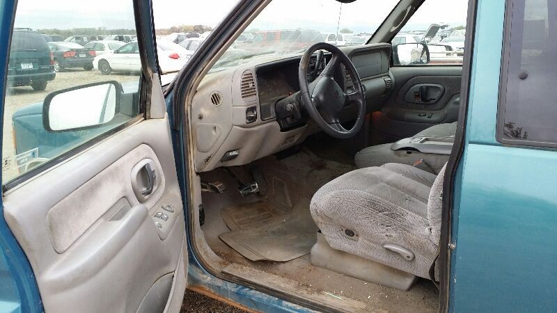 Passenger Headlight Composite Fits 90-02 CHEVROLET 3500 PICKUP 157505