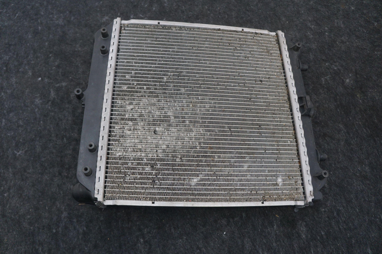 Right Passenger Engine Cooling Radiator OEM 99610613251 Porsche 911 996 1997-04